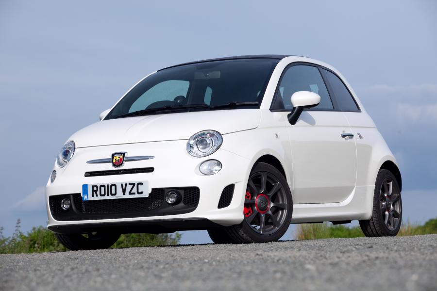  Abarth 500C 2010 года  (UK) (фото 1 из 32)
